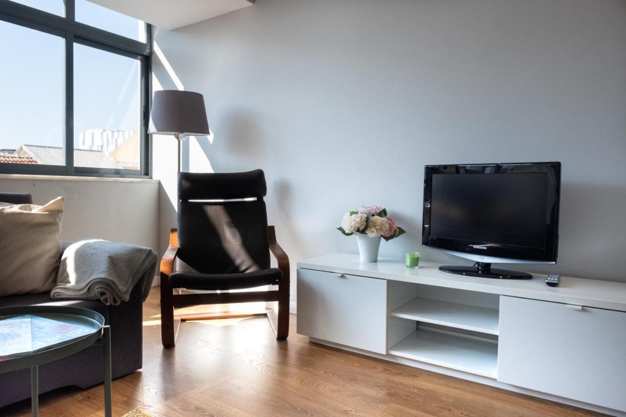 Bright & By Lovelystay Apartment